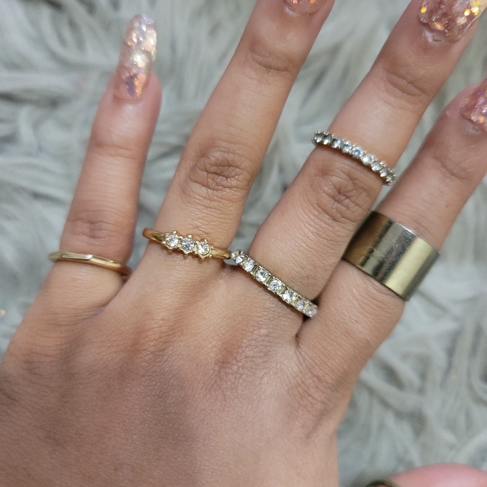 Gold Ring Set (6 Rings) - Picture 2 of 3